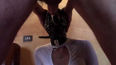 Laura i hæler, modellvalg, video 2021, dyp hals med flere ringer