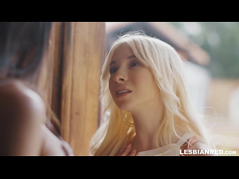 ❤️ Jenta kommer hjem noen måneder senere og ender opp med å spise stemorens fitte ️ Jævla video hos oss ️❤