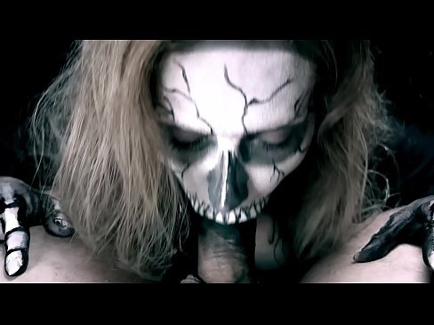❤️ Demon jente suger kuk med sin svarte munn og svelger cum. ️ Jævla video hos oss ️❤