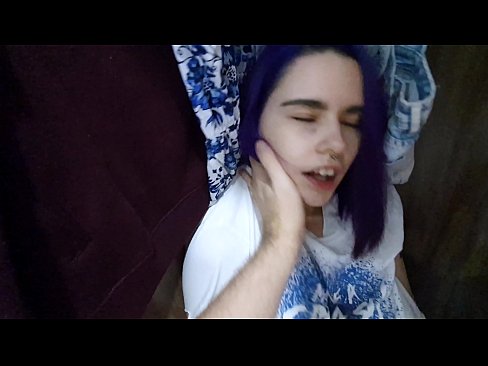 ❤️ Fant min søster i skapet og hjalp henne med å komme ️ Jævla video hos oss ️❤